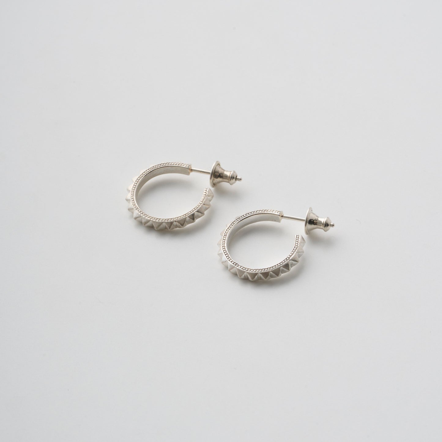 Studs earrings (1pair)