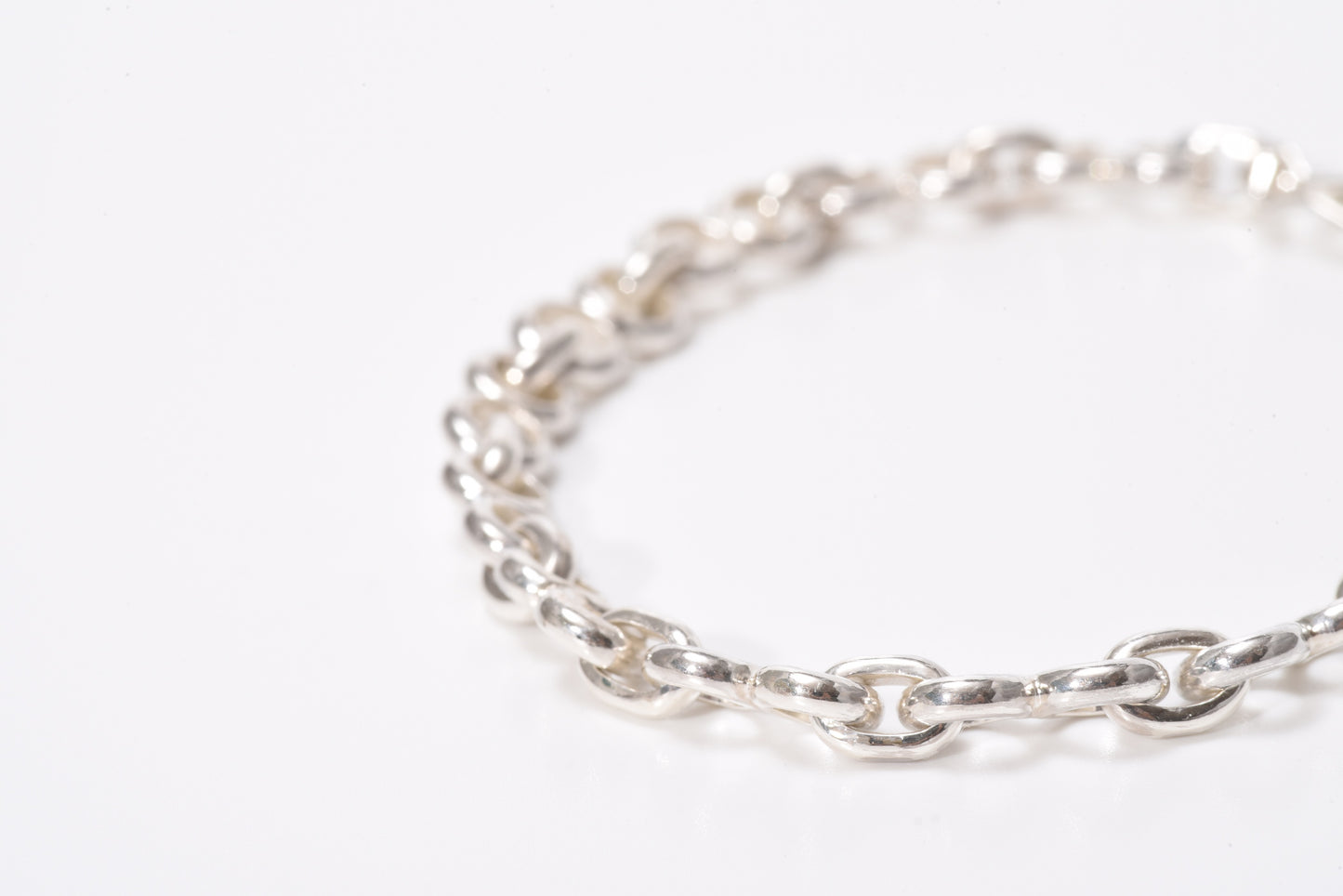 fogure 8 chain bracelet