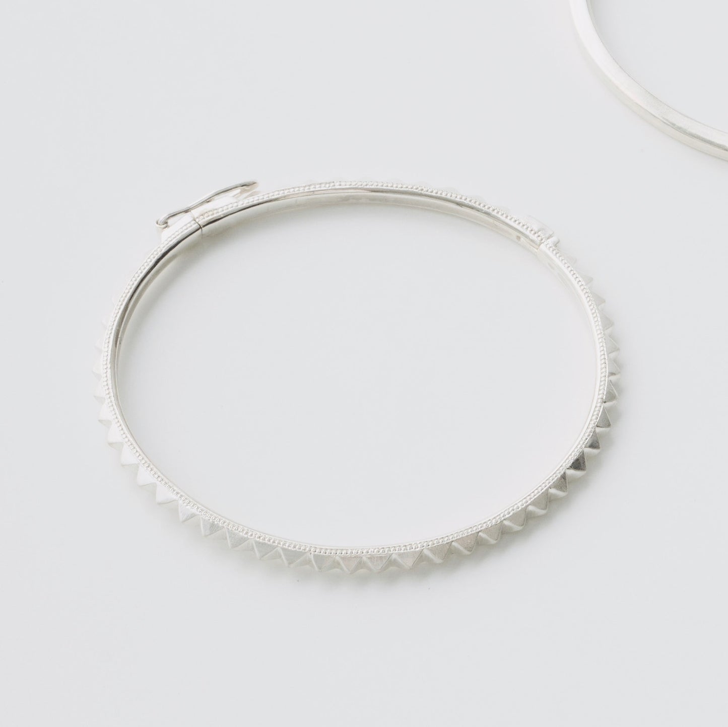 Studs bangle