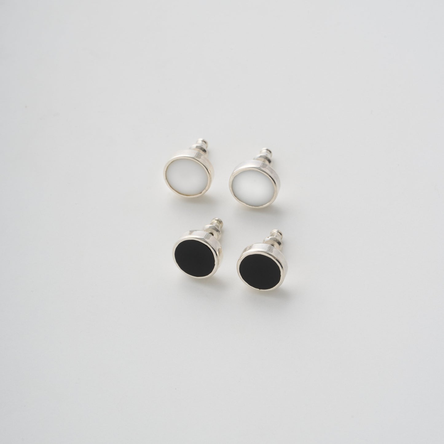 Stone stud earrings (1pair) 全2色