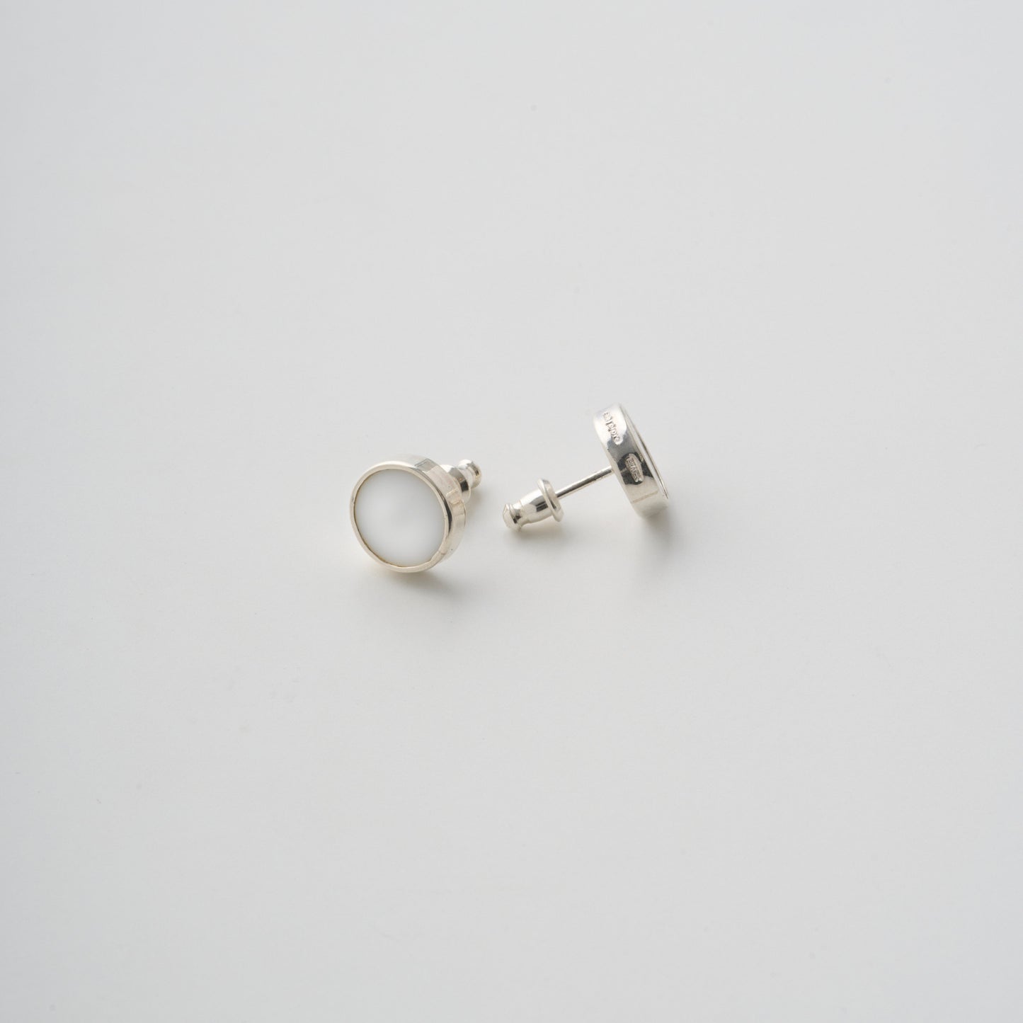 Stone stud earrings (1pair) 全2色