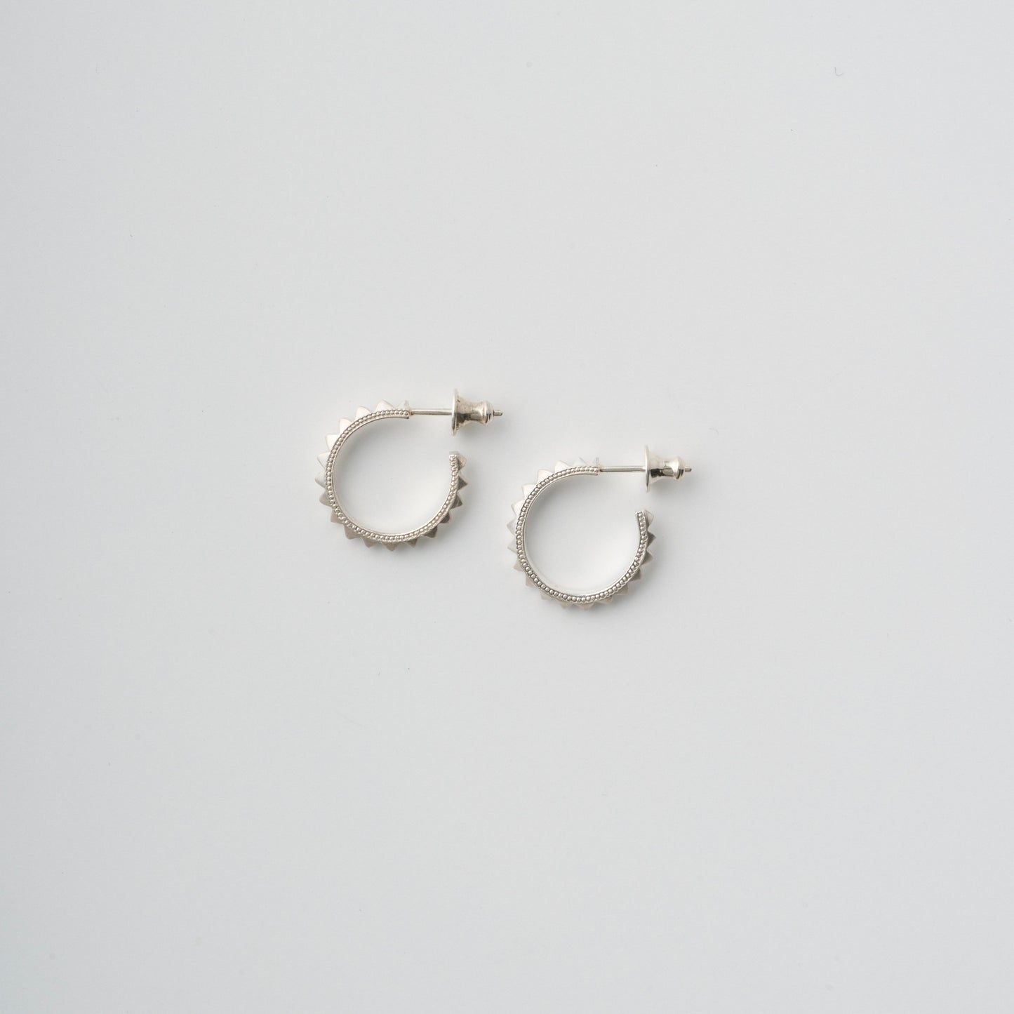 Studs earrings (1pair)